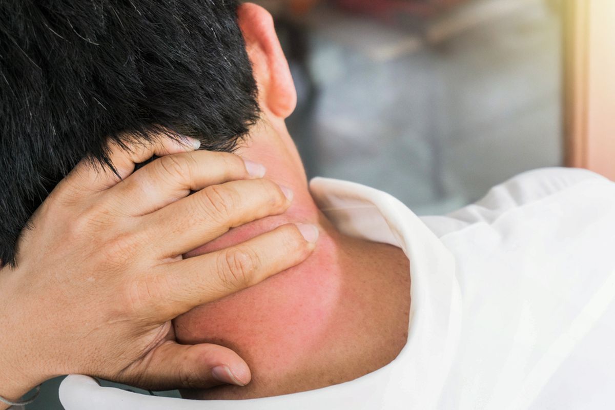 Tips Mengatasi Sakit Leher Belakang Secara Alami